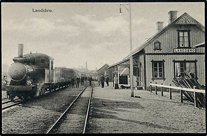 Sverige, Landsbro, jernbanestation med damptog. W. Åstrand no. 10601/2. Kvalitet 9