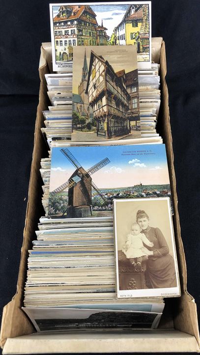 Tyskland. Æske med over 850 tyske postkort - hovedsaglig ældre, hvoraf mange er brugt. Kvalitet Mix