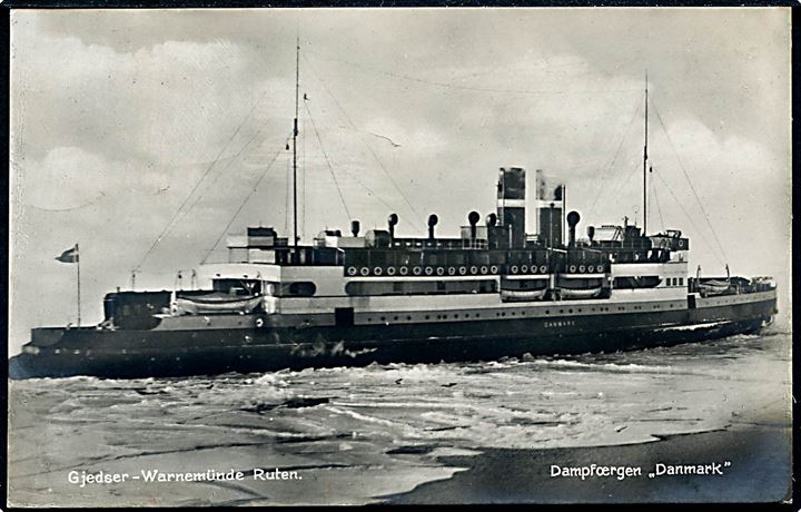 Danmark, DSB dampfærge på ruten Gjedser-Warnemünde i is. Frankeret med 15 øre Karavel annulleret med skibsstempel Dansk Søpost Warnemünde - Gedser F.92 d. 26.1.1930 til Wien, Østrig.