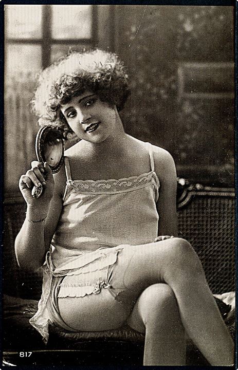 Erotisk postkort. Kvinde med håndspejl. Nytryk Stampa PR no. 7.