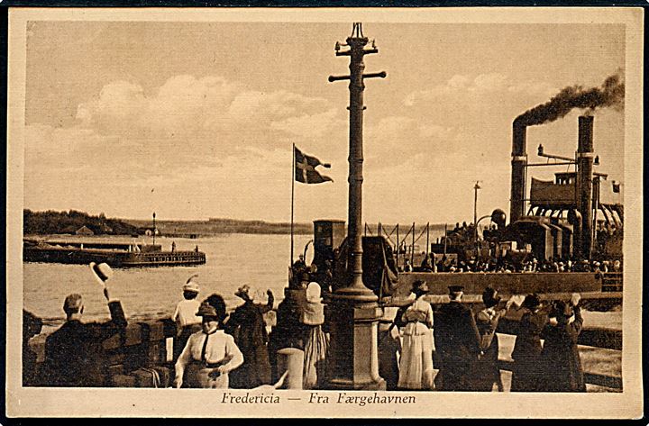 Fredericia, fra færgehavnen med ankommende jernbanefærge. J.A.F. no. 535.