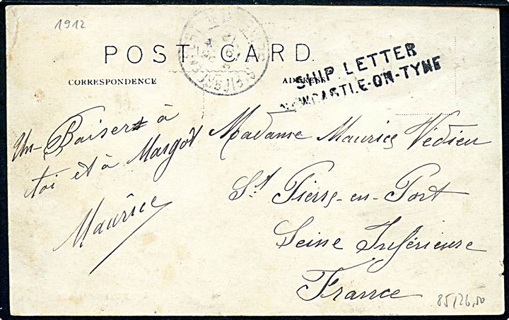 Seydisfjördur i sne. Fotokort u/no. Sendt til Frankrig med engelsk skibsstempel SHIP LETTER NEWCASTLE-ON-TYNE men med fjernet frimærke.