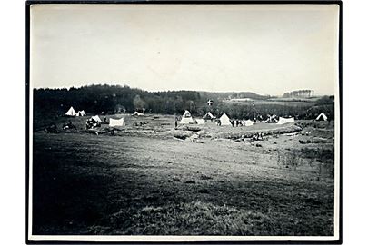 Spejder lejr i begyndelsen af 1920'erne. 8x10½ cm.
