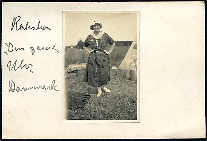 Spejderleder J. Secher -  - kaldet Raksha. Foto monteret på karton. 10½x15½ cm.