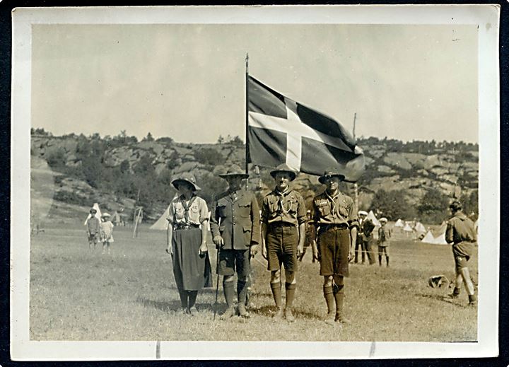 Danske spejdere deltager i Göteborgslägret i 1923. Foto 9x12 cm.