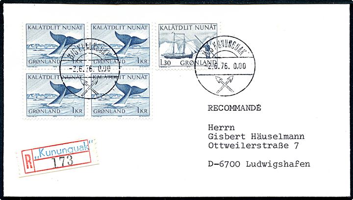 1 kr. Grønlandshval i fireblok og 1,30 kr. Søkongen på anbefalet brev stemplet M/S Kununguak d. 2.6.1976 til Ludwigshafen, Tyskland.