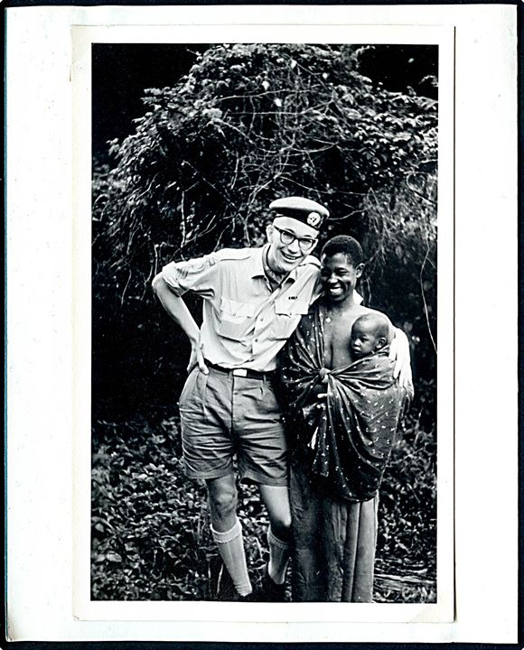 ONUC - Greetings from Congo. Fortrykt lykønskningskort fra de danske FN-styrker i Congo dateret Leopoldville 1961 med indsat billede af dansk officer. 