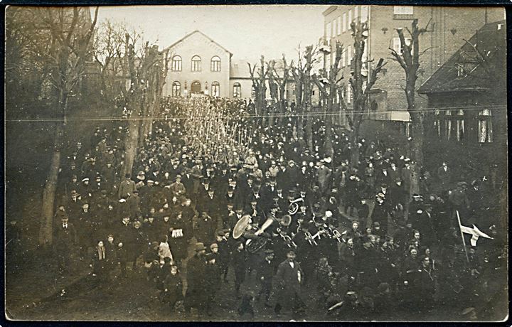 Genforeningen. Franske alpejægere - CIS-tropper - ankommer til Haderslev d. 20.1.1920. Fotokort u/no.