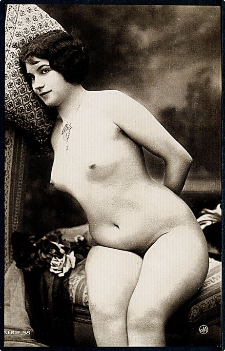 Erotisk postkort. Kvinde med pude. Nytryk Stampa PR no. 66.   
