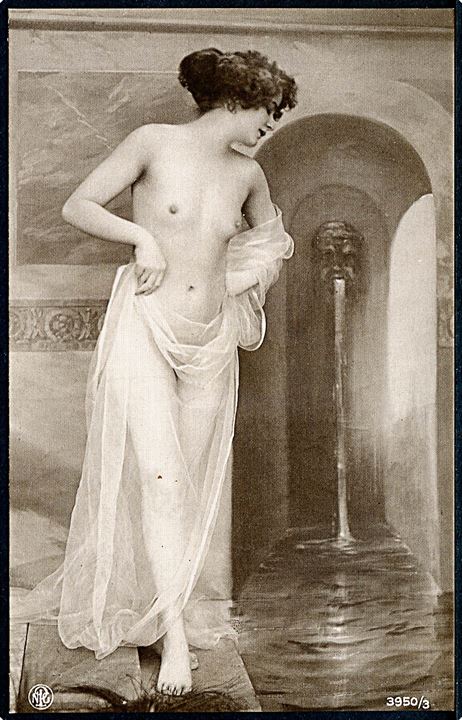 Erotisk postkort. Kvinde tager bad - efter maleri. Nytryk Stampa PR no. 334.   
