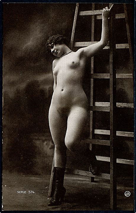 Erotisk postkort. Kvinde med stige. Nytryk Stampa PR no. 179.   