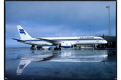 Island. Lufthavn med fly Boeing 757 - 200. Baldur Sveinsson u/no. 