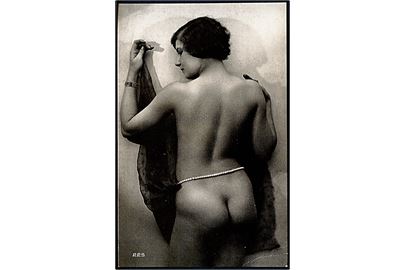 Erotisk postkort. Nøgen kvinde posere med front mod væggen. Nytryk Stampa PR. no. 305.  