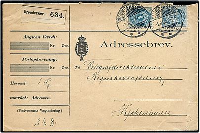4 øre Tofarvet omv. rm. og 20 øre Våben på adressebrev for pakke fra Brønderslev d. 1.8.1900 til Kjøbenhavn.