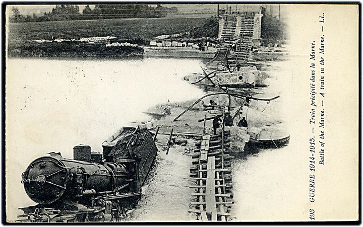 Ufrankeret feltpostkort (Battle of the Marne med sønderskudt jernbanebro og tog) dateret d. 21.6.1915 med flådepost stempel Received from H.M.Ships No charge to be raised til Walthamston, England.