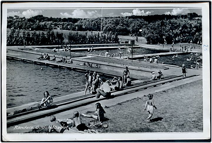 Randers, Gudenåbadet. Fotografi ca. 12x18 cm. Forlæg til fremstilling af postkort fra Rudolf Olsens Kunstforlag.