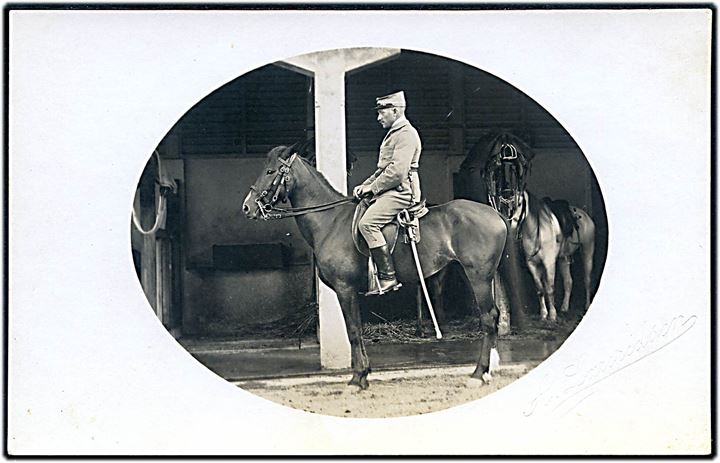 D.V.I., gendarm til hest. Fotograf A. Lauridsen u/no.
