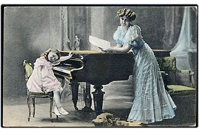 Pige og kvinde ved klaver. No. 4832. 