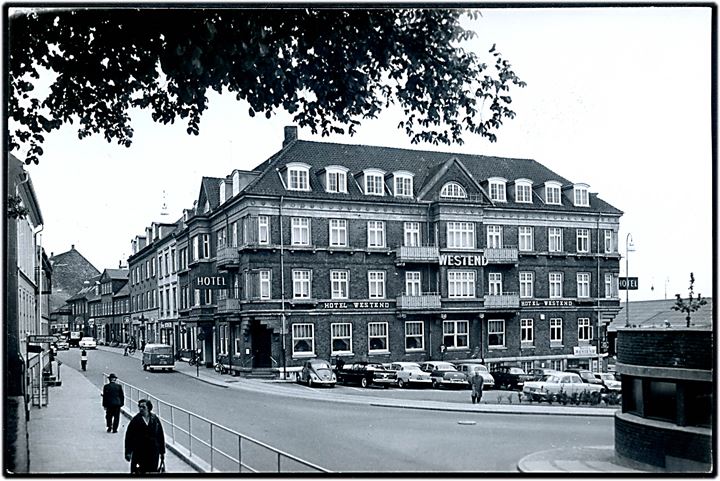 Randers, Hotel Westend. 12x18 cm. Forlæg til fremstilling af postkort fra Rudolf Olsens Kunstforlag.