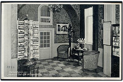 Købh., Det nye Missionshotel Hebron, vestibulen med postkortstativ. R. Olsen no. 8228.