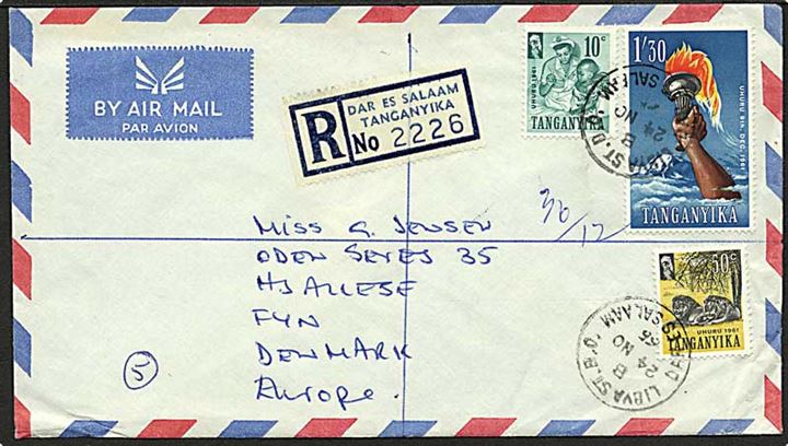 1'90 frankeret anbefalet brev fra Dar es Dalam d. 24.11.1966 til Hjallese, Danmark.