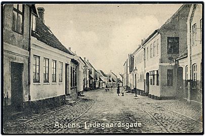 Assens Ladegaardsgade. Bertelsens Boghandels Forlag no. 102. 
