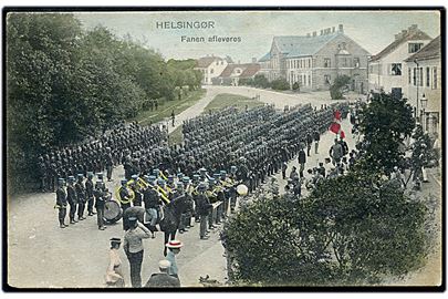 Helsingør, militærparade med Fanen afleveres. O. Schmidt no. 3986.