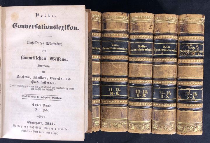 Volks-Conversationslexikon, Stuttgart 1844-46. Lille minileksikon i 18 bind samlet i 9 små læderbind på 9x13 cm. ca. 6000 sider. Meget dekorativt værk.