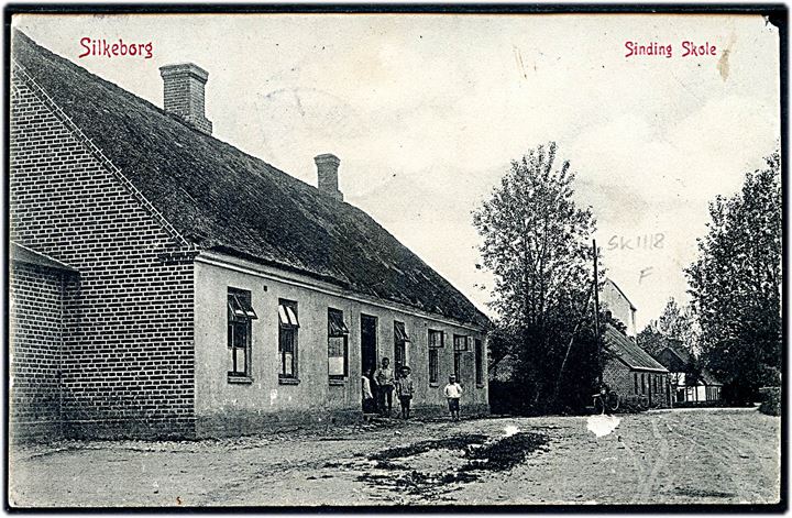15 øre Chr. X på brevkort (Silkeborg, Sinding Skole) annulleret med stjernestempel SEJLING og sidestemplet Silkeborg d. 21.3.1923 til Haarup pr. Silkeborg. Lille hj. skade.