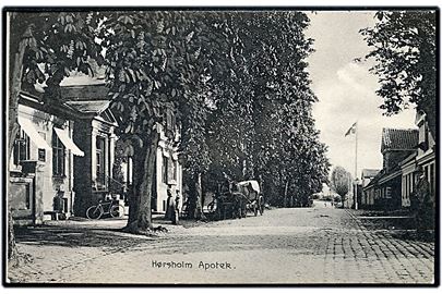 Hørsholm, gadeparti med Apotek. C. Prag no. 25488.