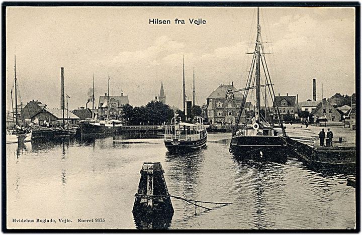 Vejle, Hilsen fra med havnen og dampskibene Brage og Skjold. Hvidehus Boglade no. 2675.