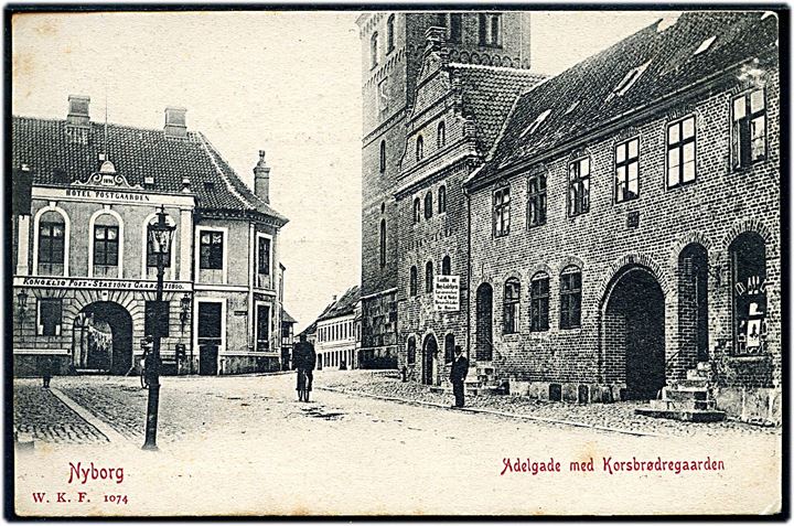 Nyborg, Adelgade med Korsbrødregaarden og Hotel Postgaarden. Warburg no. 1074.