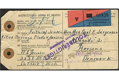 Amerikansk manila-mærke for pakke fra Detroit d. 7.10.1948 via København Told til Horsens, Danmark. Påsat 2-farvet pakke-reg.-stiket fra Toldpostkontoret.