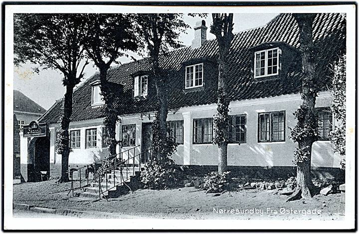 Nørresundby med den gamle Bryggegaard. Fra Østergade. Stenders, Nørresundby no. 223. 