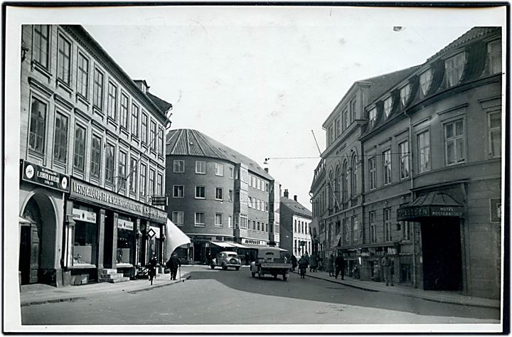 Slagelse, Gl. Torv. Fotografi ca. 11½x17½ cm. Forlæg til fremstilling af postkort fra Rudolf Olsens Kunstforlag. 