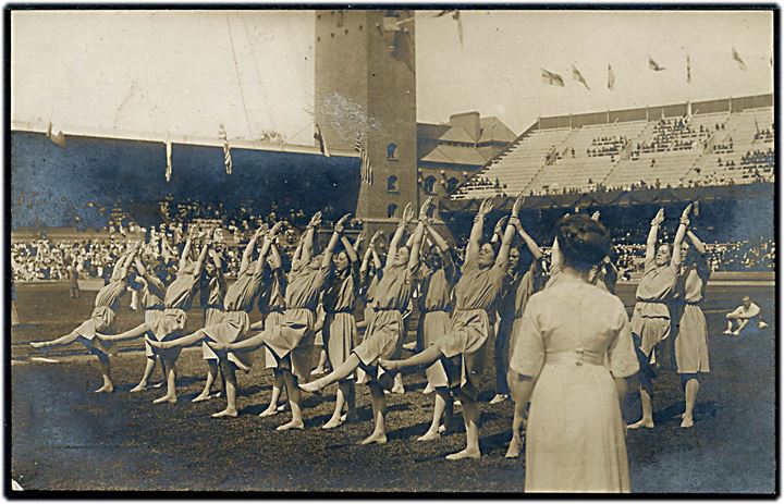 Olympiade 1912, Stockholm. Finske kvindelige gymnaster. Granberg no. 97.
