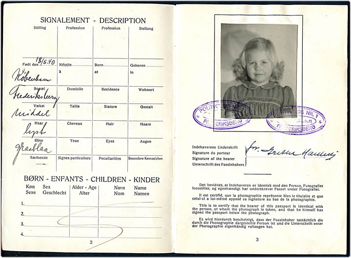 Rejsepas med foto af barn udstedt i København 1946. Stempler fra rejse til Sverige. A/S Olaf O. Barfod & Co.