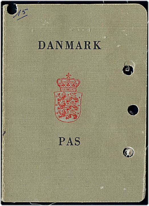 Pas med foto udstedt i København 1950 med mange viseringer og stempelmærker fra bl.a. Israel og Military Permit Office. A/S Olaf O. Barfod & Co.
