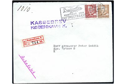 20 øre og 25 øre Fr. IX på lokalt anbefalet brev annulleret med TMS Hurtigst som Luftpostpakke/København K. d. 25.5.1950. Violet stempel: Kassebrev København K..