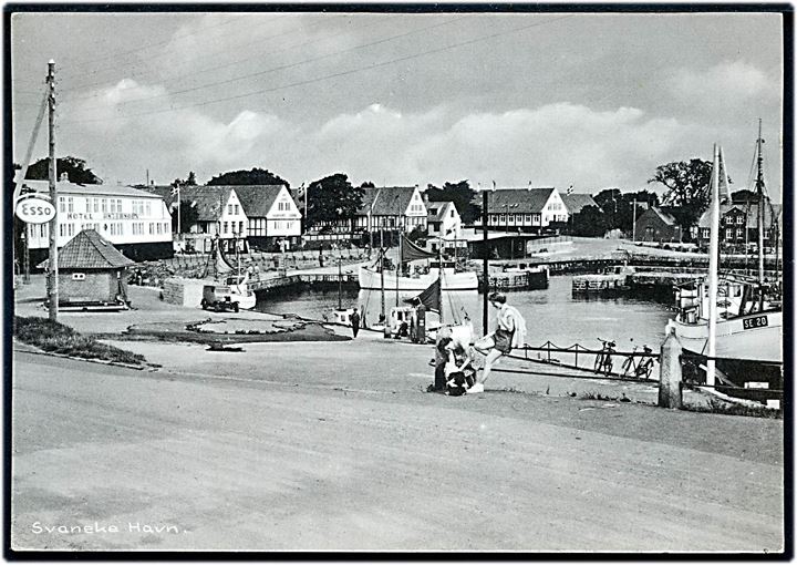 Svaneke Havn med Hotel Østersøen mm. Colbergs Boghandel no. 2970.