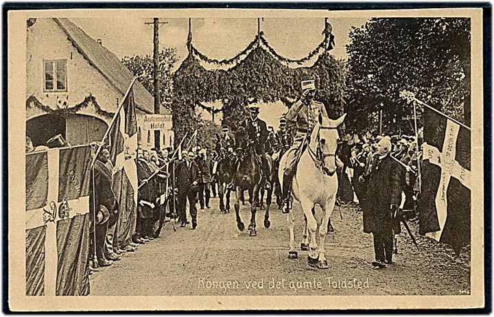 Genforening. Frederikshøj, Chr. X til hest efter at have krydset grænsen d. 10.7.1920. A. Vincent no. 522.