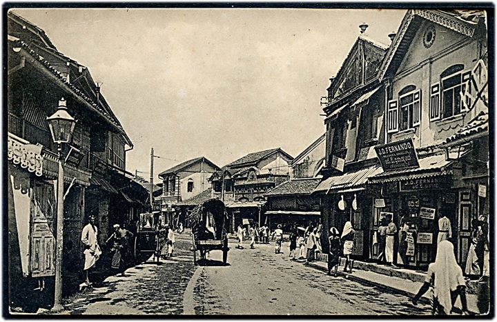 Ceylon, gadeparti med J. D. Fernando's boghandel. Dam Street, Colombo no. 46.
