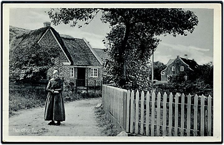 Nordby Fanø. Kvinde i nationaldragt. Stenders no. 75861. 