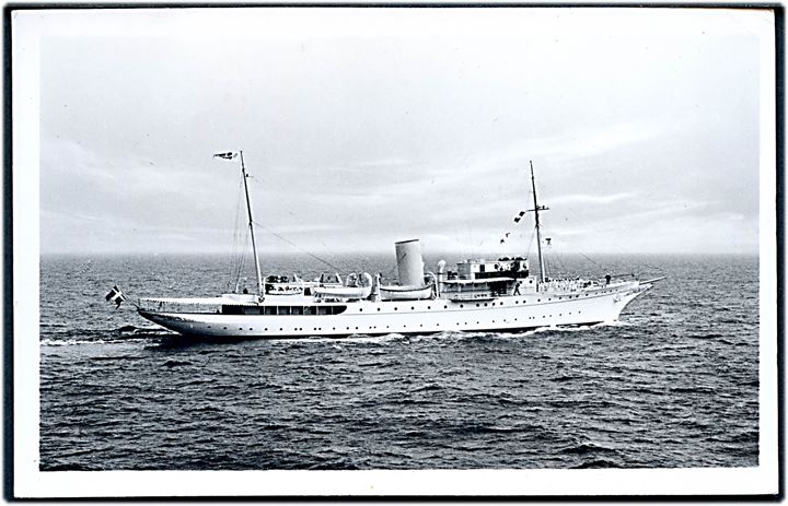 Dannebrog, kongeskibet. Stenders Marinepostkort no. 502.