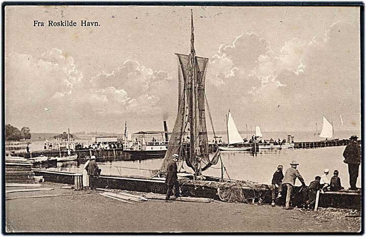 Roskilde, havn med dampbåd og sejlskibe. E. Flensborg no. 1037.