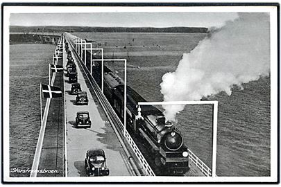 Storstrømsbroen med damptog og automobiler. O.P.O. no. 88173.