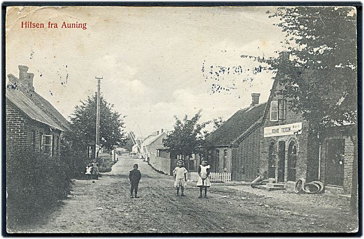 Auning, gadeparti med Ricard Foersom Isenkram. J. M. Jensen no. 295.