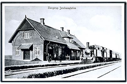 Slangerup, jernbanestation med holdende damptog. Nytryk fra 1963.