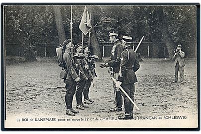 Genforening. Kong Chr. X hilser på menige franske CIS tropper fra 22. Alpejæger Batailon i København. U/no