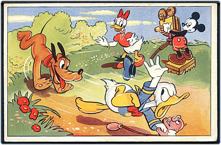 Disney, Walt: “Anders And jages af Pluto”. Walt-Disney Mickey Mouse, København u/no. Kvalitet 8